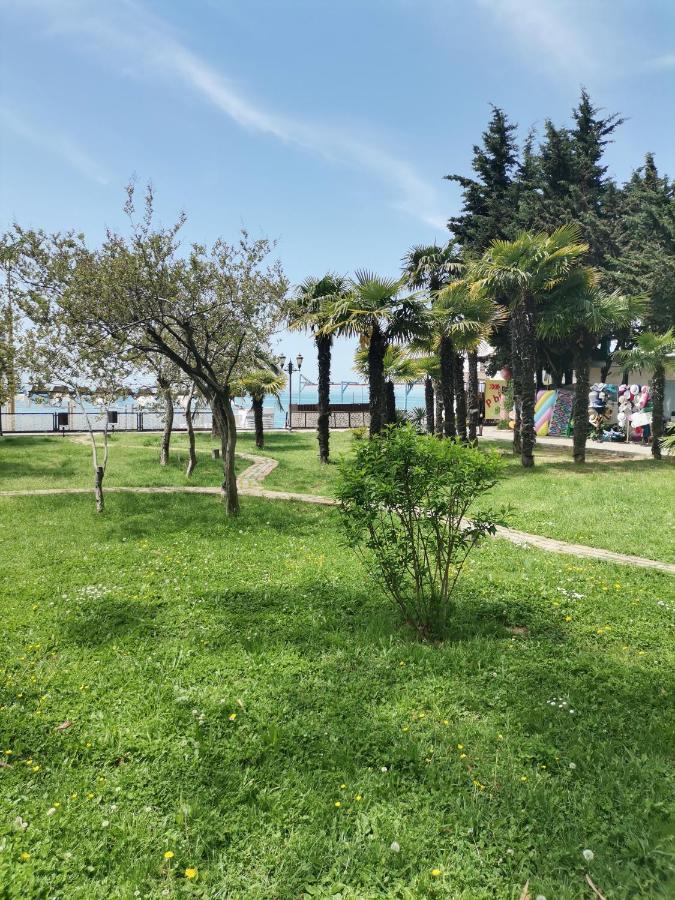 Гостевой Дом В Гаграх"Море Солнца" Gagra Bagian luar foto